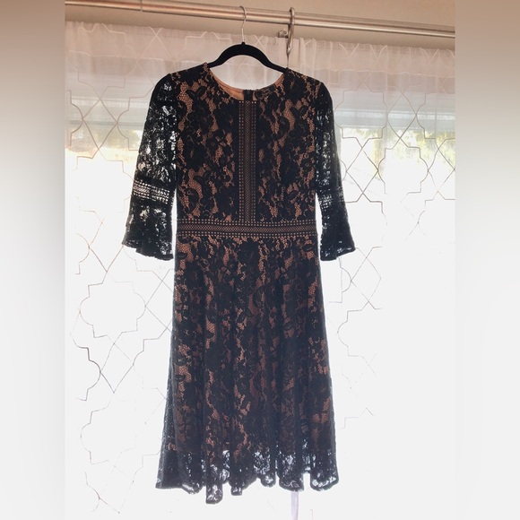 Black and Nude Lace Dress - Picture 2 of 4
